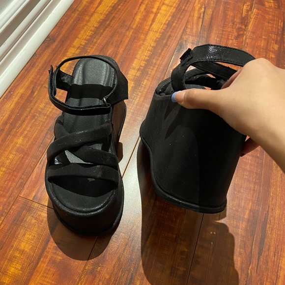 Super cute trending unique platform sandals - Picture 5 of 9